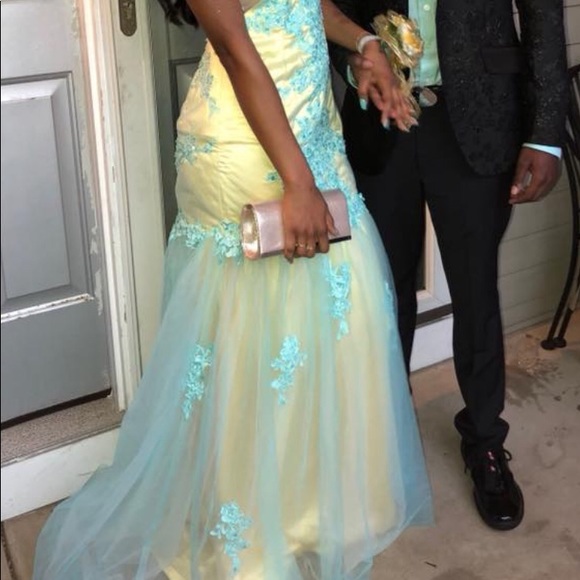 Prom dress size 6 - Picture 2 of 2